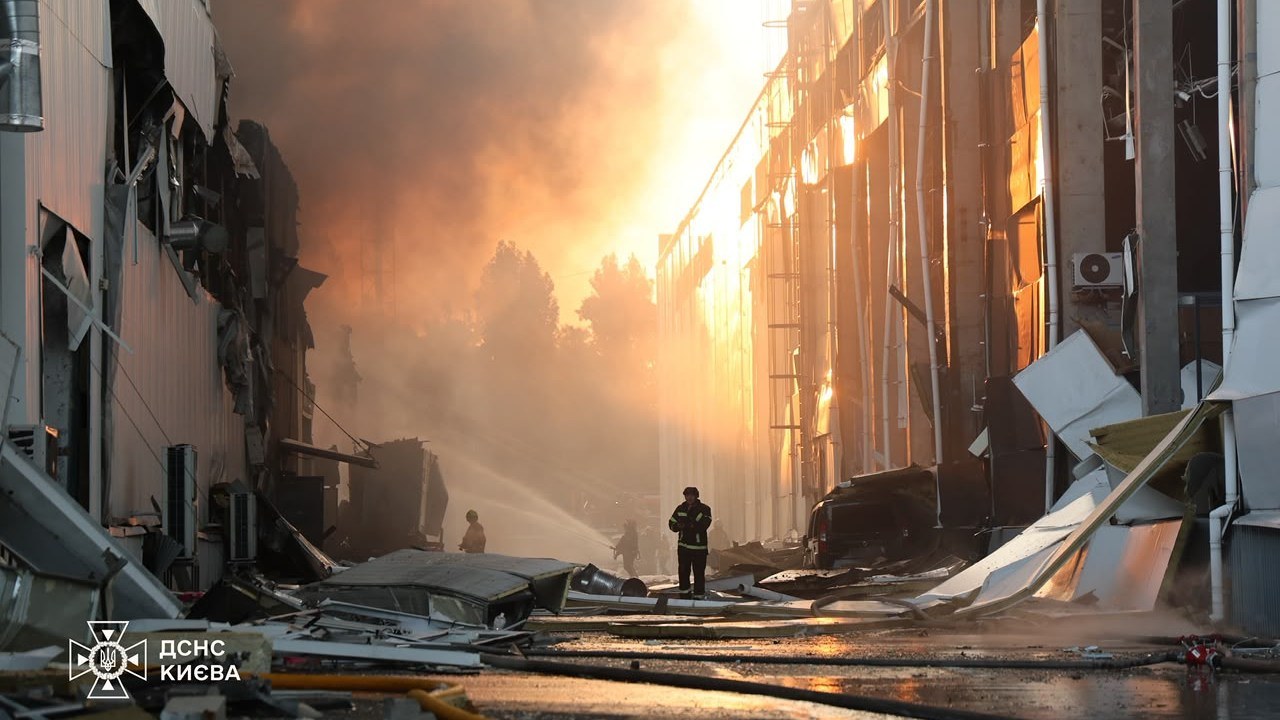 Наслідки удару балістикою по Києву у Святошинському та Дарницькому районах