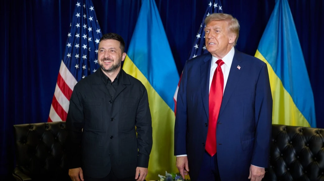Дональд Трамп під час заходу в Білому домі (фото Bonnie Cash / EPA)