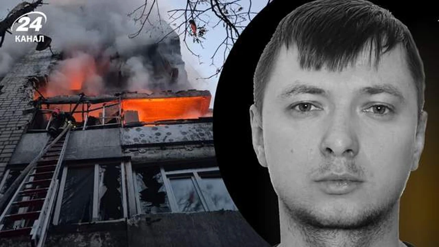 Рятувальники деблоковують тіло інспектора Шандри з-під завалів будинку у Львові після удару 30 липня