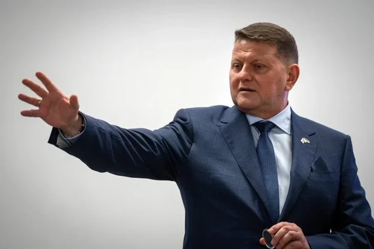 Валерій Залужний під час дискусії у Києві 3 серпня