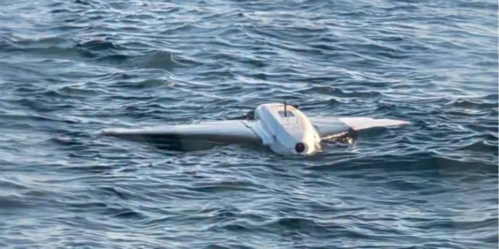 Румунські військові біля морського газового проєкту Neptun Deep у Чорному морі після контрольованого підриву двох дронів типу