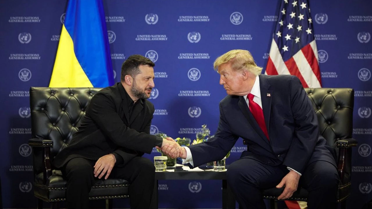 Трамп заявив, що попросив Зеленського пригальмувати удари по російських НПЗ