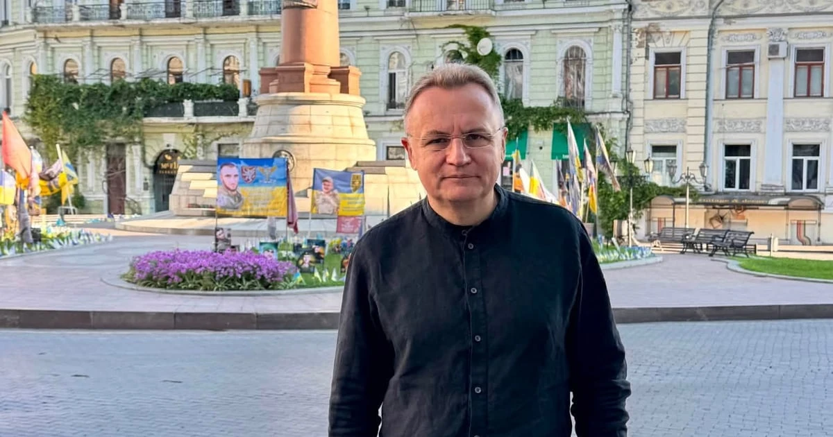 Знайдений у стійці автомобіля Андрія Садового пристрій з антеною та SIM-карткою, який мер назвав схожим на прослуховувальний