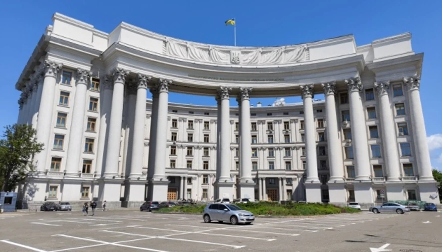 Речник МЗС Георгій Тихий під час брифінгу для журналістів